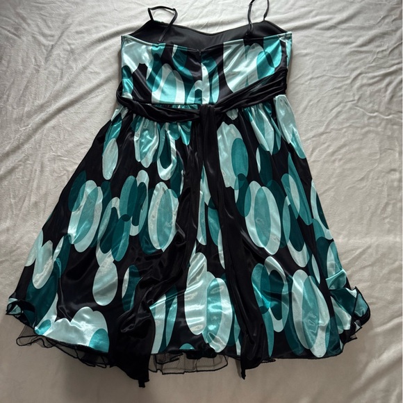 Le Chateau Elegant Teal and Black Ensemble - Picture 4 of 5
